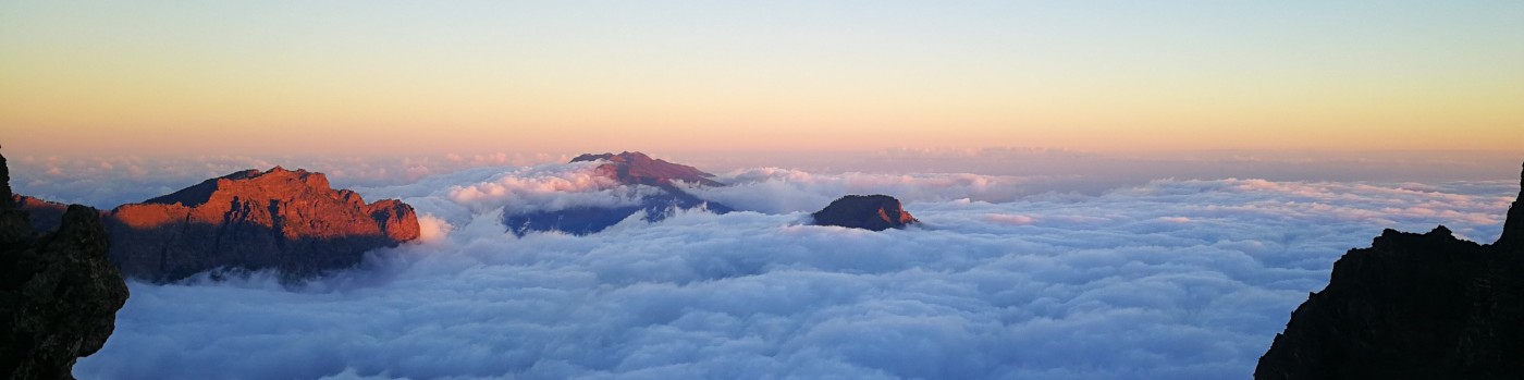 Mar de nubes desde el Roque de los Muchachos, La Palma. Vista desde el entorno del Observatorio del Roque de los Muchachos, donde se ubica el Gran Telescopio Canarias (GTC).
